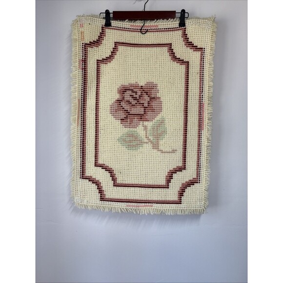 Latch Hook Rug Wall Hanging Cottage Core 1970-80s Rose Solitaire 20x27 - Picture 5 of 6